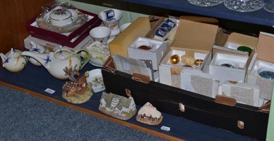 Lot 121 - Shelf of decorative ceramics including a quantity of Franklin Mint 'Collector's Treasury of...