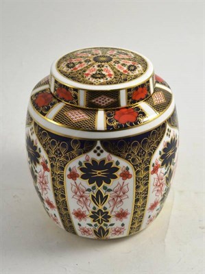 Lot 184 - A Royal Crown Derby Imari pattern 1128 ginger jar and lid