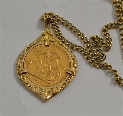 Lot 208 - A 1911 full sovereign in 9ct gold mount with curb chain