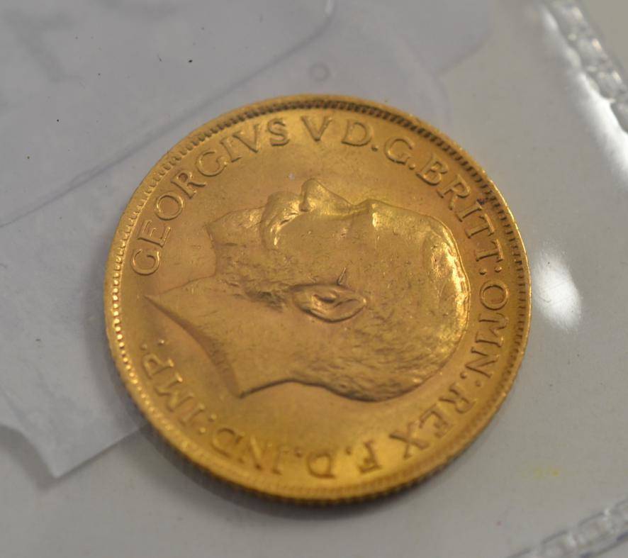 Lot 210 - A 1911 full sovereign coin