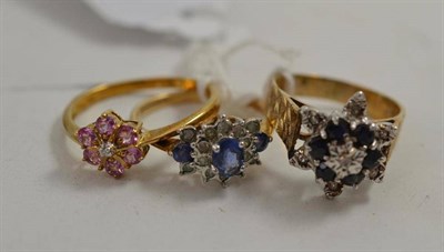 Lot 227 - Three 9ct gold dress rings