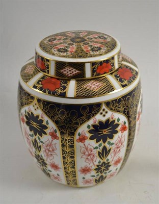 Lot 383 - Royal Crown Derby 'Imari' pattern 1128 ginger jar and lid