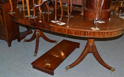 Lot 483 - Edwardian dining table