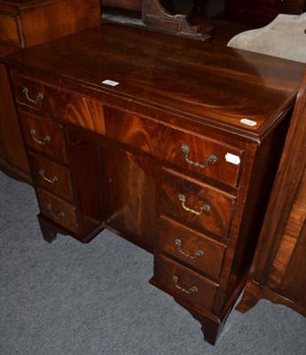 Lot 485 - Reproduction desk