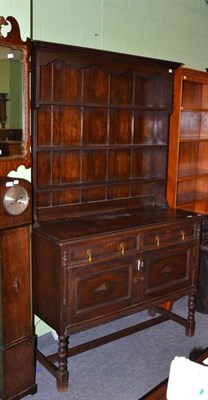 Lot 594 - A small oak dresser and rack