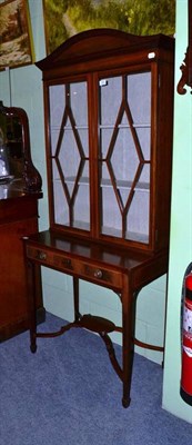 Lot 603 - An Edwardian display cabinet