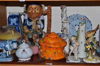 Lot 95 - Shelf of assorted ceramics, figures and decorative ornaments