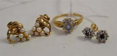 Lot 108 - A 9ct gold cluster ring and two pairs of earrings