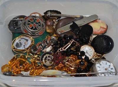 Lot 113 - A collection of costume jewellery, watches, etc