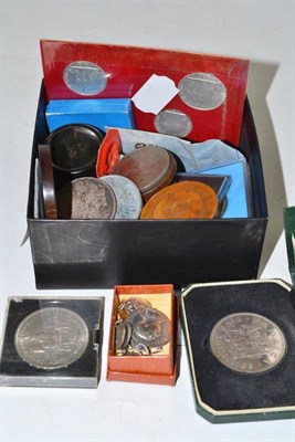 Lot 210 - A quantity of coins, seals and tokens
