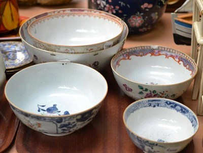Lot 228 - Five assorted Chinese export bowls (a.f.)