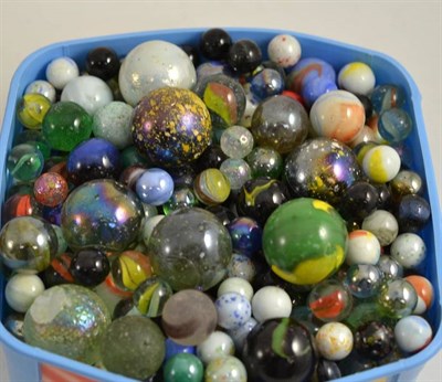 Lot 283 - A box of glass marbles