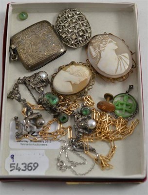 Lot 327 - A small silver vesta case, a paste set brooch, two cameo brooches, costume jewellery etc