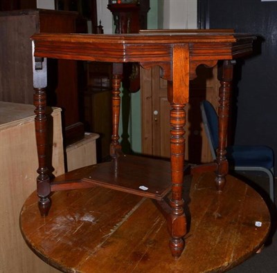 Lot 465 - An octagonal table