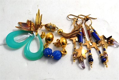 Lot 106 - Assorted drop earrings