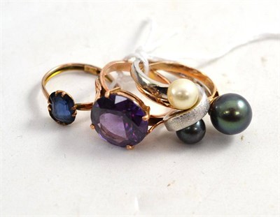 Lot 127 - Four assorted dress rings