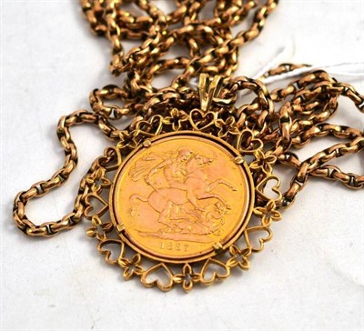 Lot 140 - 1887 two pound coin in 9ct gold mount on a fancy link chain
