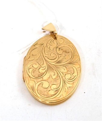 Lot 150 - A 9ct gold hinged oval locket