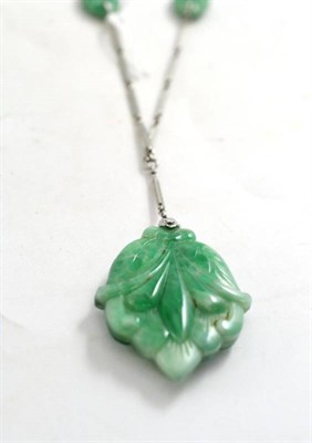 Lot 277 - A jade necklace