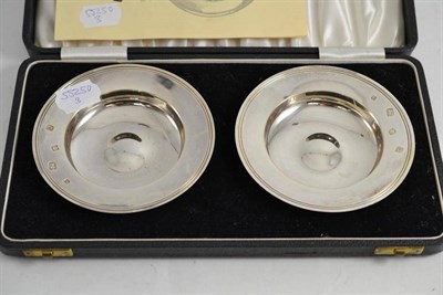 Lot 440 - A pair of cased silver Armada dishes
