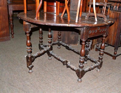 Lot 635 - An early 18th century oak gateleg table