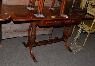 Lot 670 - Reproduction mahogany sofa table