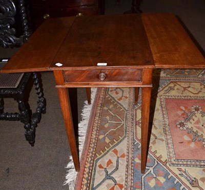 Lot 726 - Mahogany Pembroke table