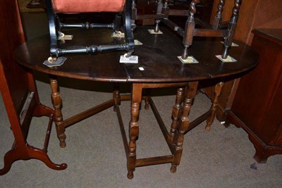 Lot 768 - Oak gateleg table