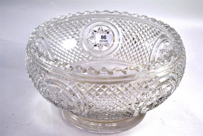 Lot 86 - A good 19th century cut glass bowl with star etched base