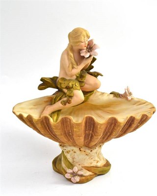 Lot 142 - A Royal Dux shell figure