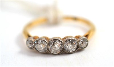 Lot 192 - An early 20th century diamond five stone ring, the graduated old cut diamonds in white...