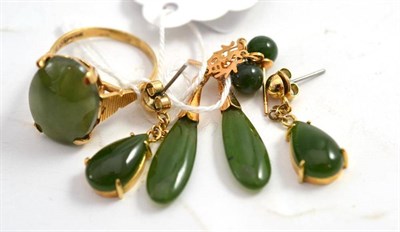 Lot 195 - A 9ct gold nephrite ring and two pairs of nephrite drop earrings