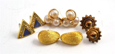 Lot 206 - Four pairs of earrings