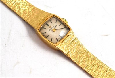 Lot 282 - A lady's 9ct gold wristwatch signed Omega