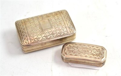 Lot 306 - A silver Georgian snuff box and a silver Georgian vinaigrette