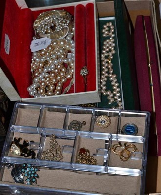 Lot 452 - A quantity of silver and costume jewellery, including a silver bangle, assorted beads, cultured...