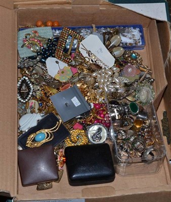 Lot 461 - A large quantity of costume jewellery including beads, earrings, brooches etc