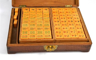 Lot 472 - A Mah jong set