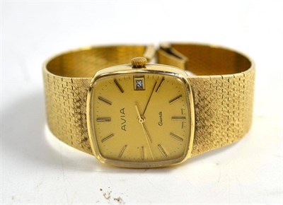 Lot 11 - A 9ct gold gentleman's Avia wristwatch