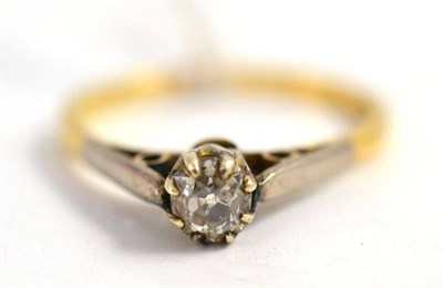 Lot 21 - A solitaire diamond ring