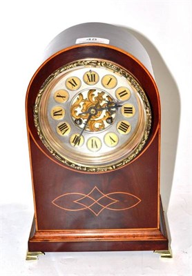 Lot 48 - A striking mantel clock