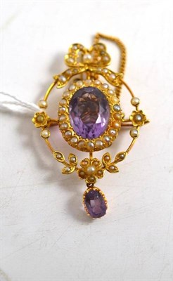 Lot 173 - An amethyst and seed pearl pendant/brooch