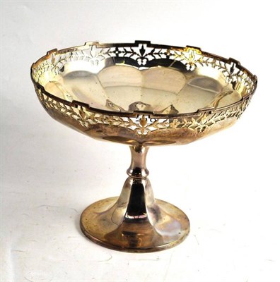 Lot 210 - A silver tazza with pierced rim