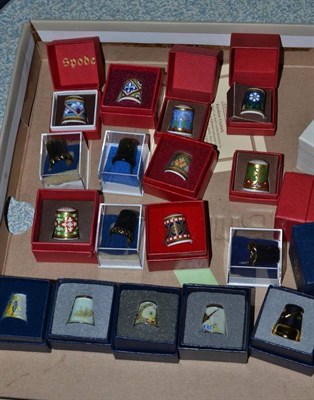 Lot 274 - A quantity of thimbles