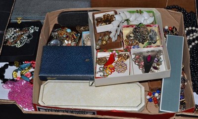 Lot 276 - Three boxes of costume jewellery