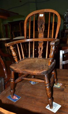 Lot 476 - A child's Windsor chair