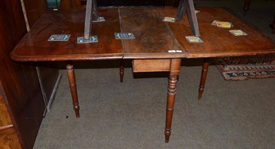 Lot 520 - Mahogany drop leaf table