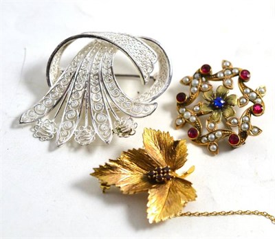 Lot 22 - 9ct gold leaf brooch, seed pearl brooch and a sterling brooch