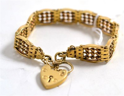 Lot 48 - A 9ct gold gate bracelet