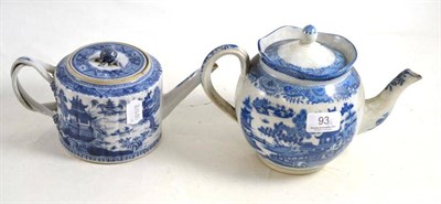 Lot 93 - A Chinese teapot and cover and a pearlware teapot and cover